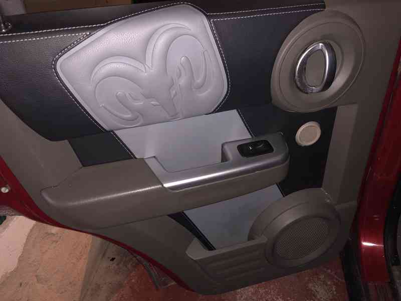 Dodge Nitro 2,8 CRD - foto 10