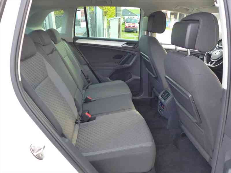 Volkswagen Tiguan 2,0 TDi 110KW NAVI,APP,1.MAJ - foto 9