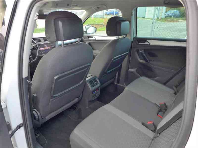 Volkswagen Tiguan 2,0 TDi 110KW NAVI,APP,1.MAJ - foto 6