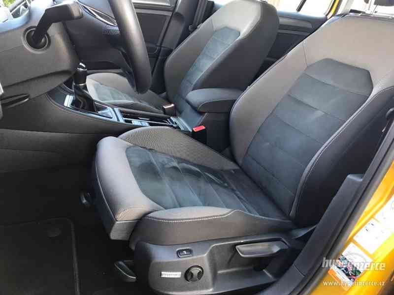 VW GOLF 81kW Rok 2018 Variant JEN 30000km Maraton edition - foto 5