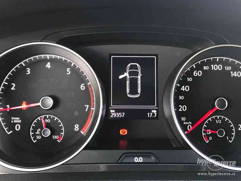 VW GOLF 81kW Rok 2018 Variant JEN 30000km Maraton edition - foto 7
