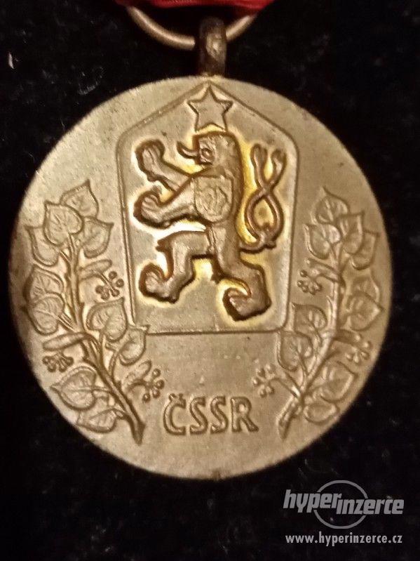 ČSSR - ZA SLUŽBU VLASTI - Medaile na semišovém podkladu - foto 8