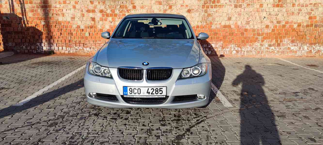 BMW E90 318d - foto 1