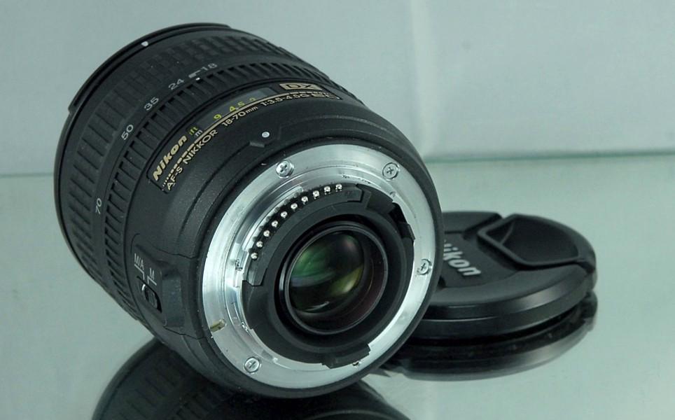 Nikon AF-S DX Nikkor 18-70mm f/3.5-4.5 G ED - foto 3
