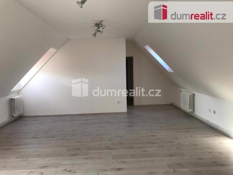 Pronájem 2kk 60m2 P8 Ďáblice cihla po rekonstrukci částečně zařízeno parkovací místo - foto 2