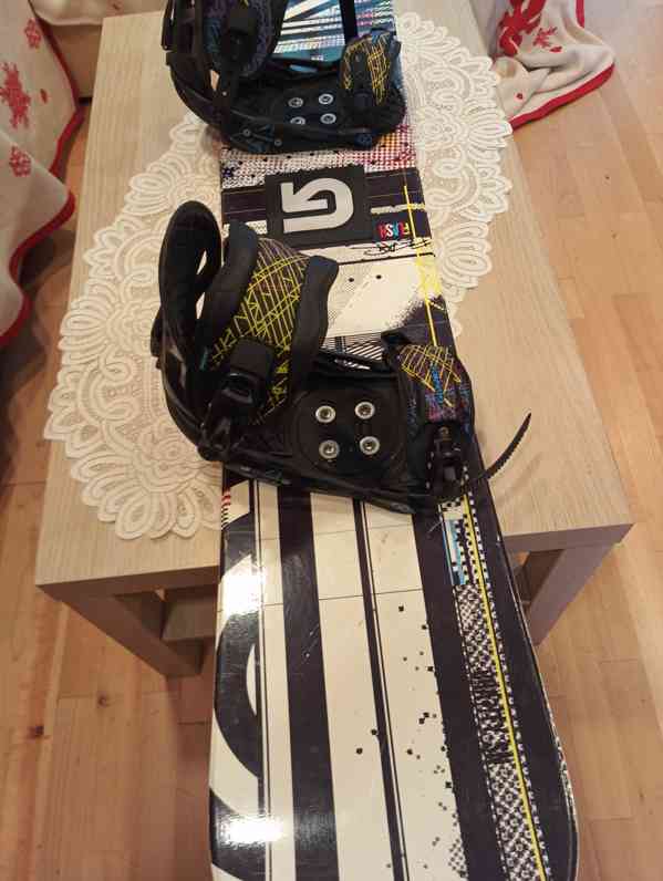 Prodám snowboard Gravity s vázáním,  d-140  - foto 3