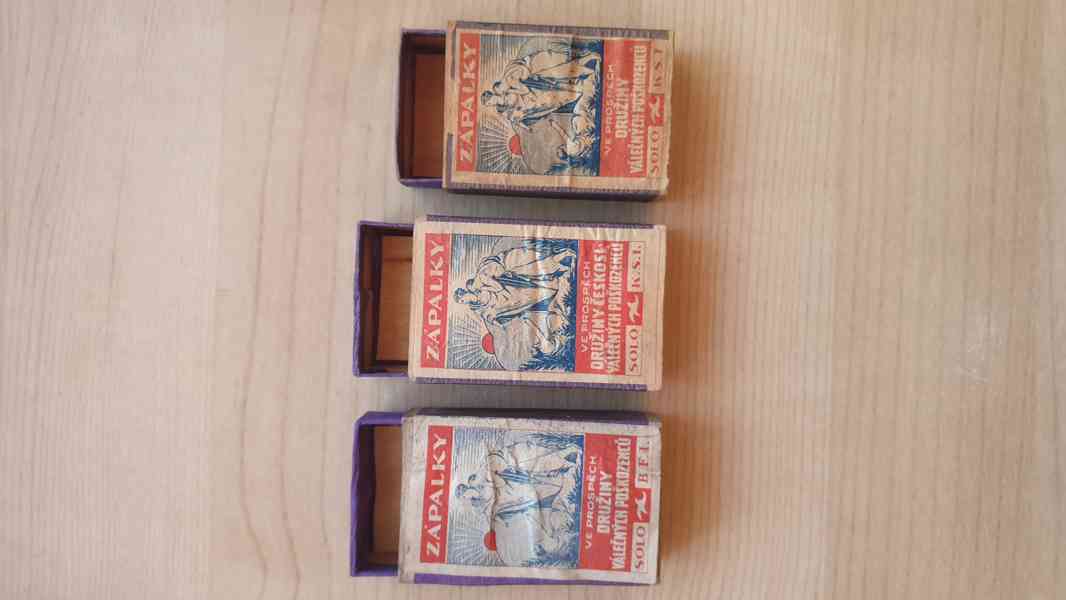 Staré dýhované krabičky od zápalek