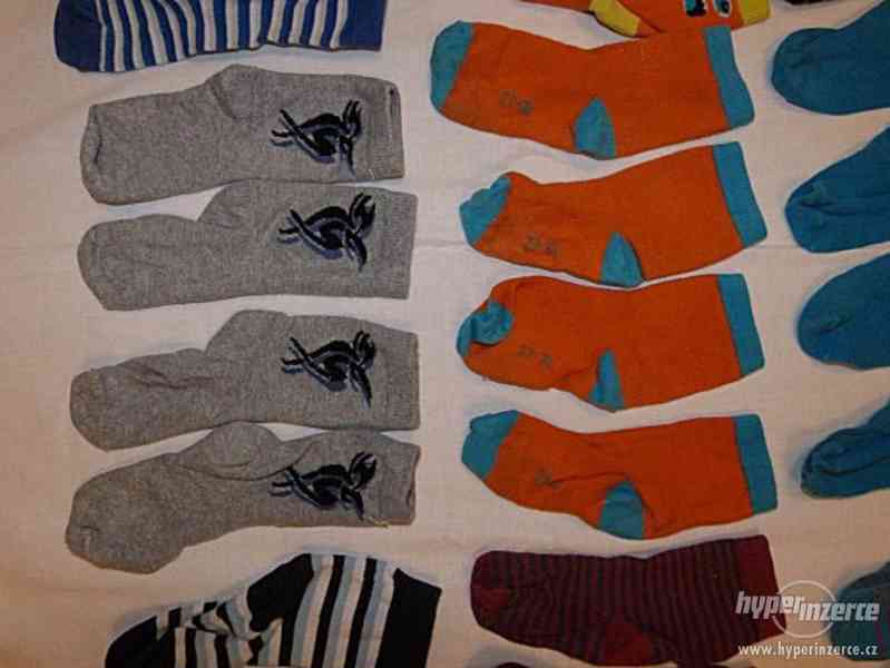 24 párů ponožek pro dvojčata vel. 27 - 30 - foto 6