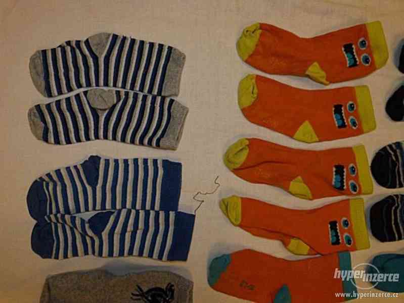 24 párů ponožek pro dvojčata vel. 27 - 30 - foto 7