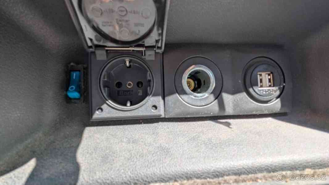 Volkswagen Multivan 2011 - 2 šoupačky, stan, serv - foto 3