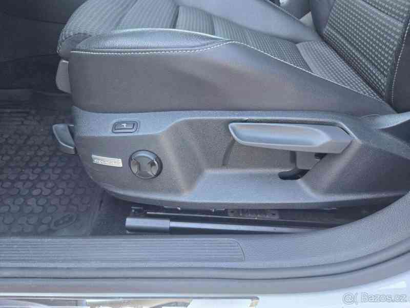 Volkswagen Golf 1,2   7 TSI, 81 KW - foto 18