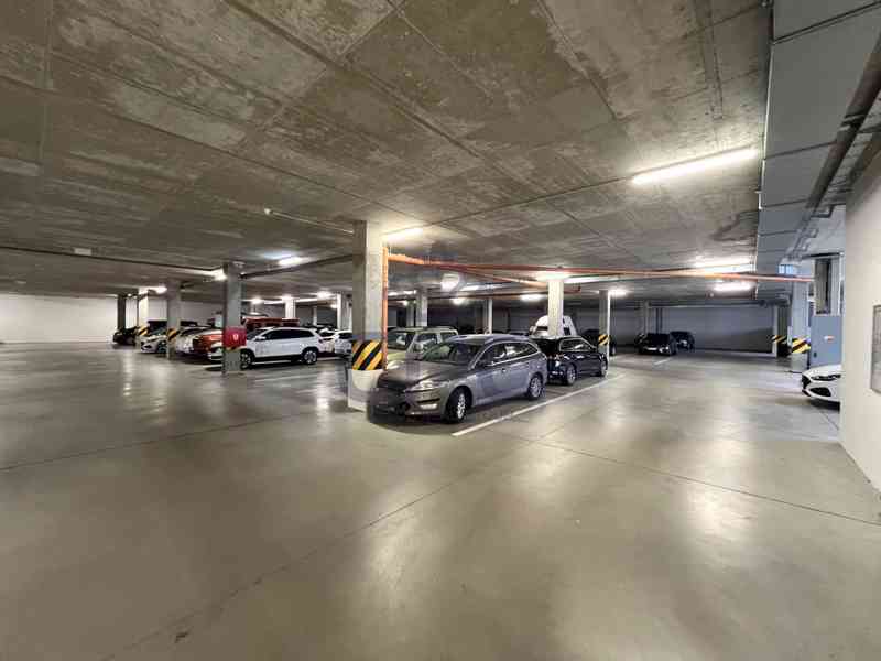 PRONÁJEM GARÁŽOVÉHO STÁNÍ, BRNO – LÍŠEŇ - foto 2