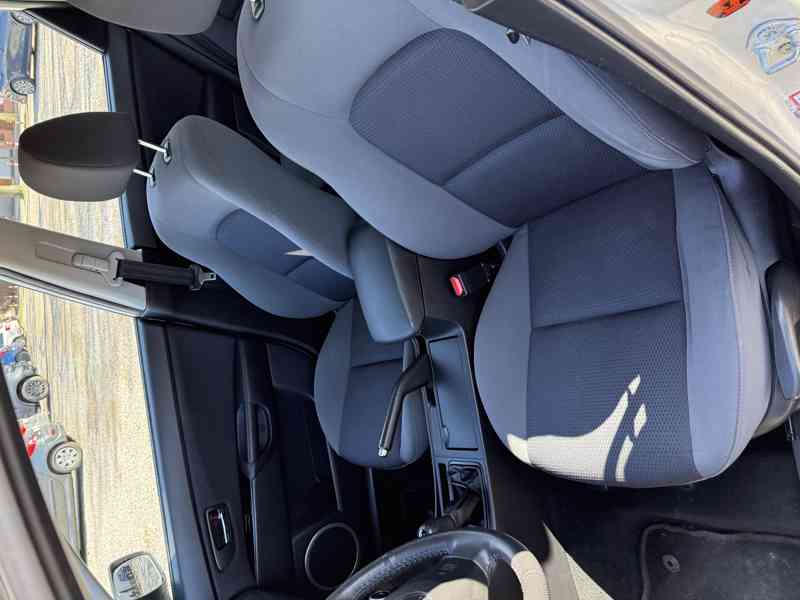 Mazda 3 1.6 MZ- CD 66kw Comfort  - foto 14