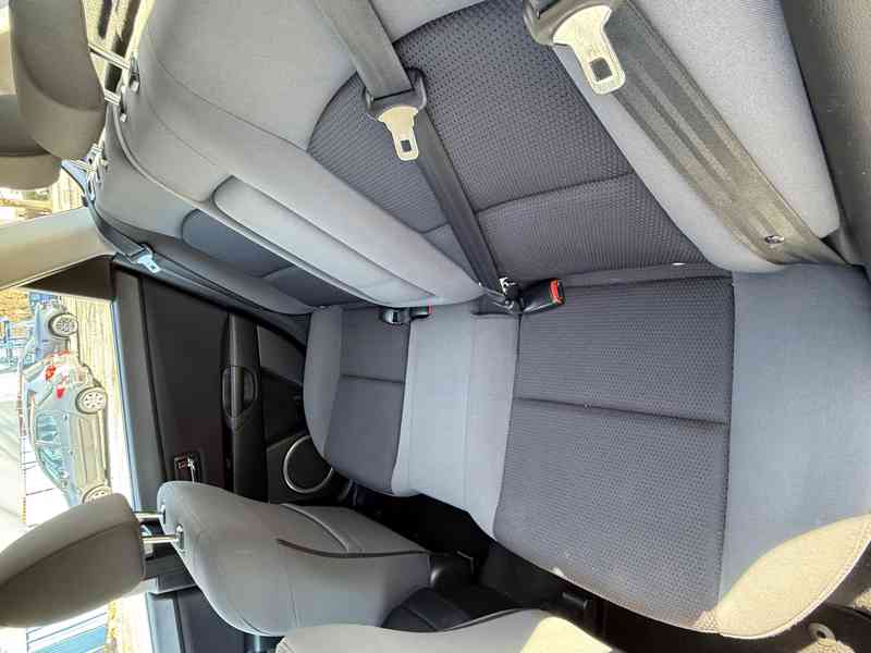 Mazda 3 1.6 MZ- CD 66kw Comfort  - foto 16