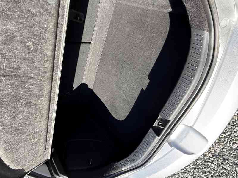 Mazda 3 1.6 MZ- CD 66kw Comfort  - foto 9