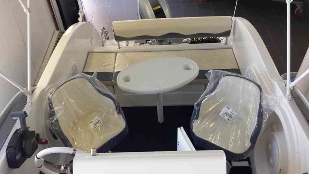 Nová kajutová jachta Sport Cruiser 20 / 5,9 metru - foto 10