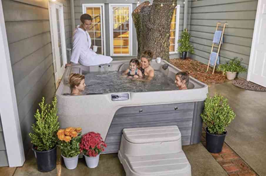 Vířivka Excursion Premium Freeflow HotSpring - foto 5