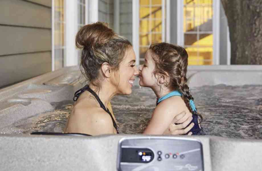 Vířivka Excursion Premium Freeflow HotSpring - foto 6