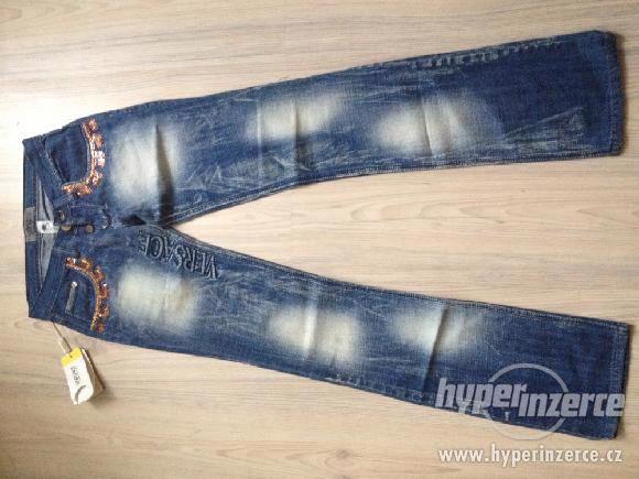 Krásné nové jeansy slim značky Versace vel.26 - foto 1
