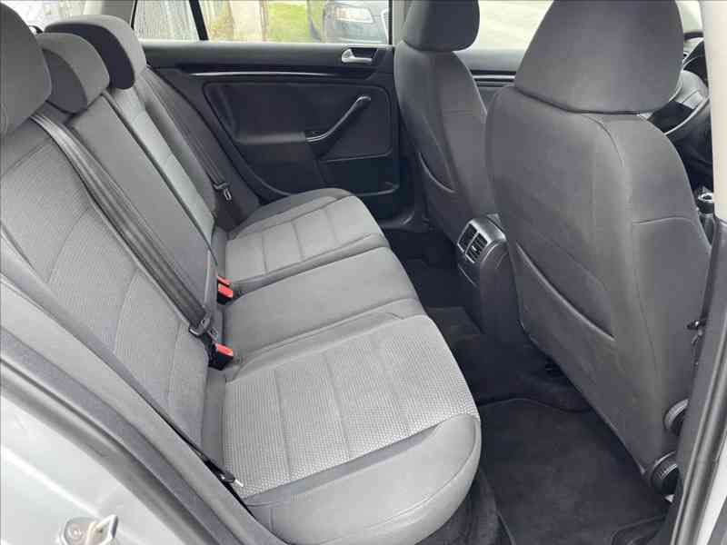 Volkswagen Golf 1,6 TDI 77KW 1.MAJITEL SERVIS - foto 9