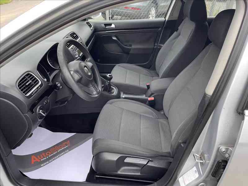 Volkswagen Golf 1,6 TDI 77KW 1.MAJITEL SERVIS - foto 5