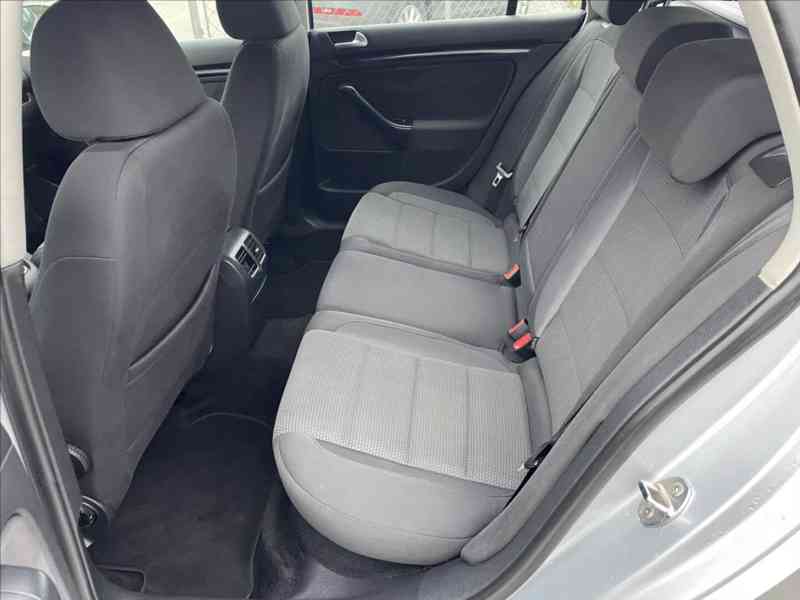 Volkswagen Golf 1,6 TDI 77KW 1.MAJITEL SERVIS - foto 7