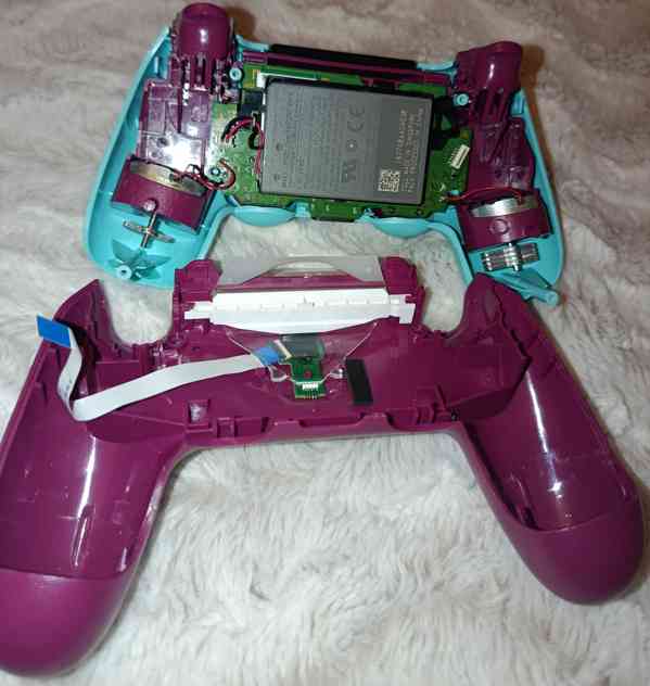 PS4 ovladače V2 originál.. cena 1100kč.kus. - foto 2