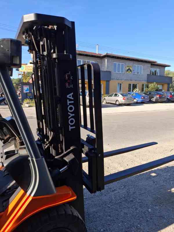 Použitý VZV TOYOTA 42-7FGF25, r. v. 2002, SO 2025 - foto 5