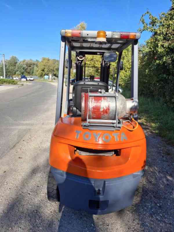 Použitý VZV TOYOTA 42-7FGF25, r. v. 2002, SO 2025 - foto 3