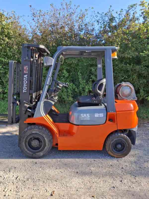 Použitý VZV TOYOTA 42-7FGF25, r. v. 2002, SO 2025