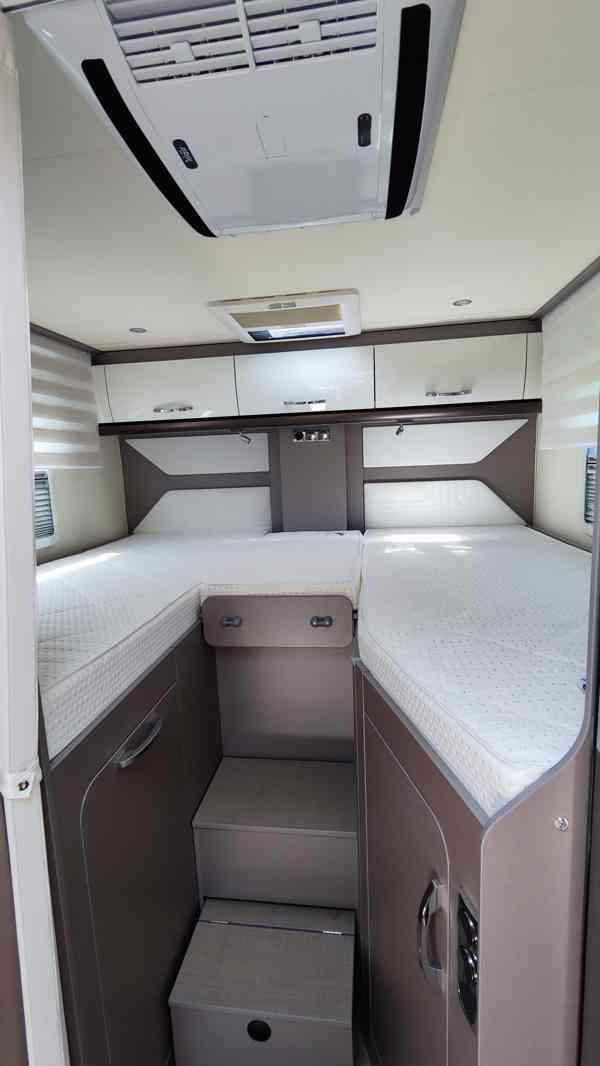 Zapůjčíme Vám zánovní obytný vůz Burstner Lyseo 690G - foto 11