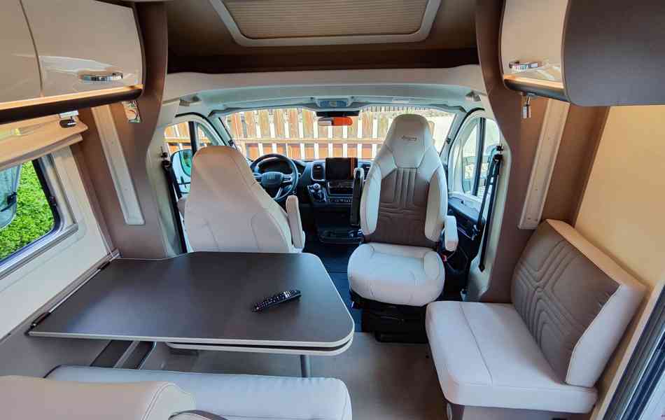 Zapůjčíme Vám zánovní obytný vůz Burstner Lyseo 690G - foto 8