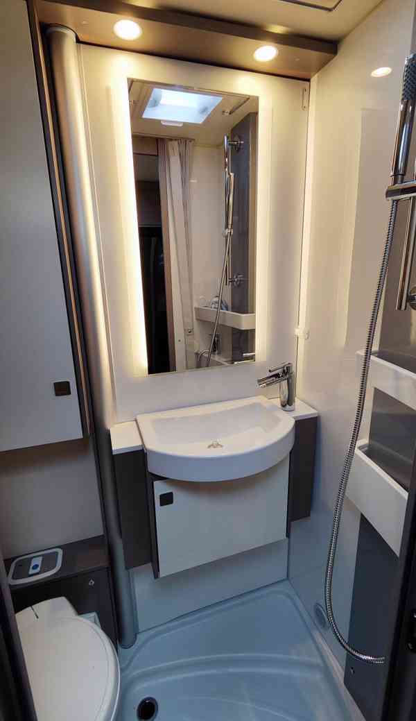 Zapůjčíme Vám zánovní obytný vůz Burstner Lyseo 690G - foto 14
