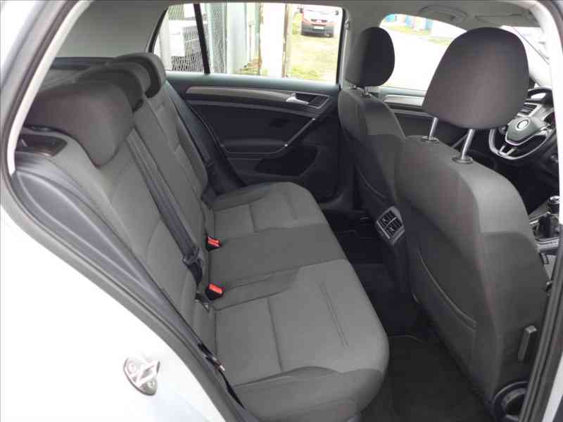 Volkswagen Golf 1,2 TSI AC, VÝHŘEV, 1.MAJITEL - foto 9
