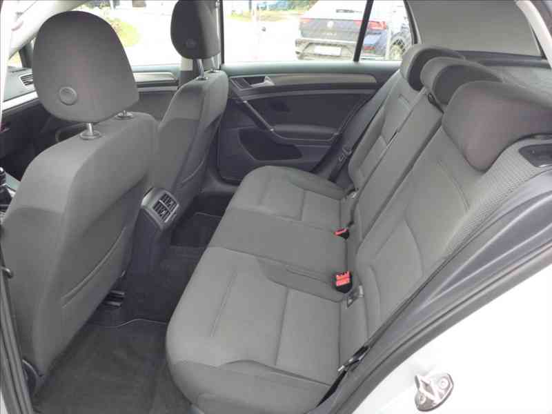 Volkswagen Golf 1,2 TSI AC, VÝHŘEV, 1.MAJITEL - foto 6