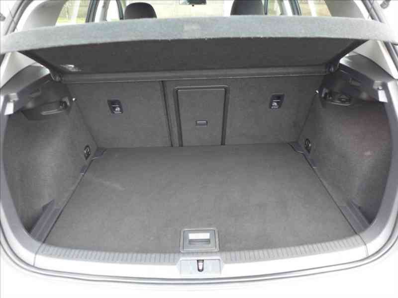 Volkswagen Golf 1,2 TSI AC, VÝHŘEV, 1.MAJITEL - foto 8