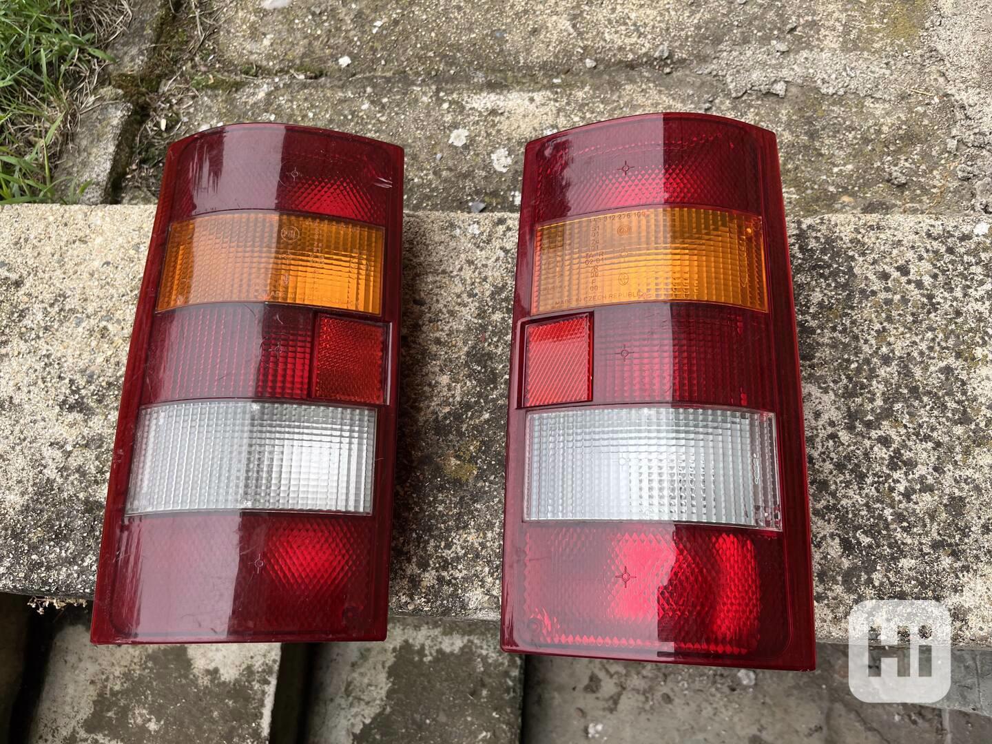 Zadní světla na ŠKODA PICK-UP (Favorit) - foto 1