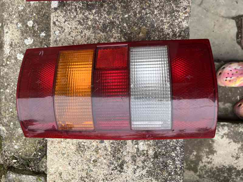 Zadní světla na ŠKODA PICK-UP (Favorit) - foto 2