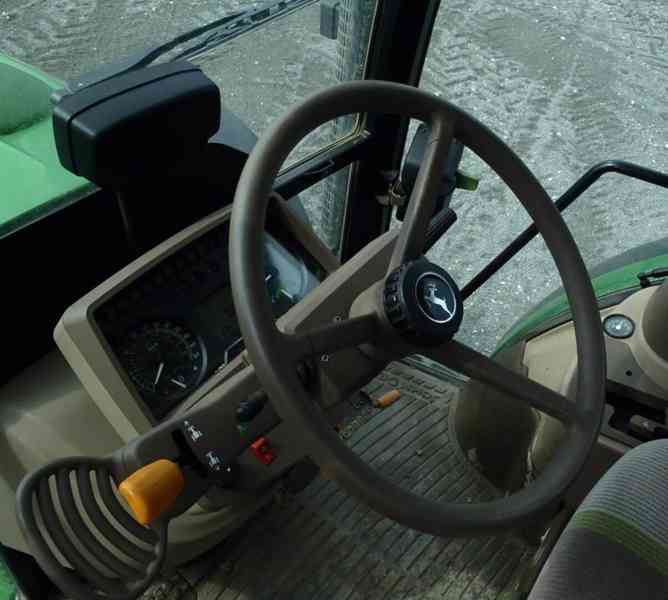 Zemědělské traktor 2010 JOHN DEERE 5080 - foto 6