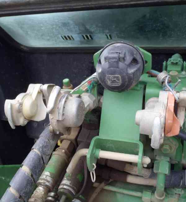 Zemědělské traktor 2010 JOHN DEERE 5080 - foto 9