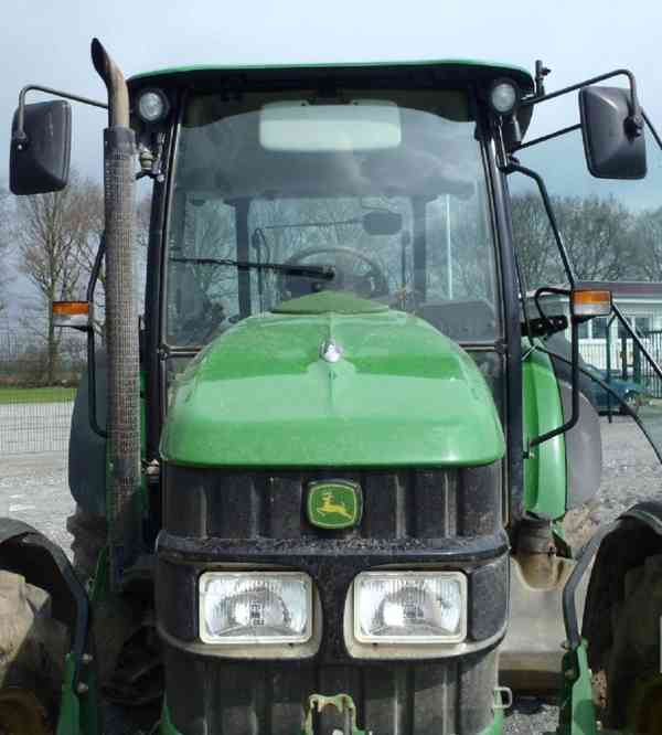 Zemědělské traktor 2010 JOHN DEERE 5080 - foto 4