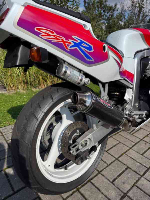 Suzuki GSX-R 400 - foto 4