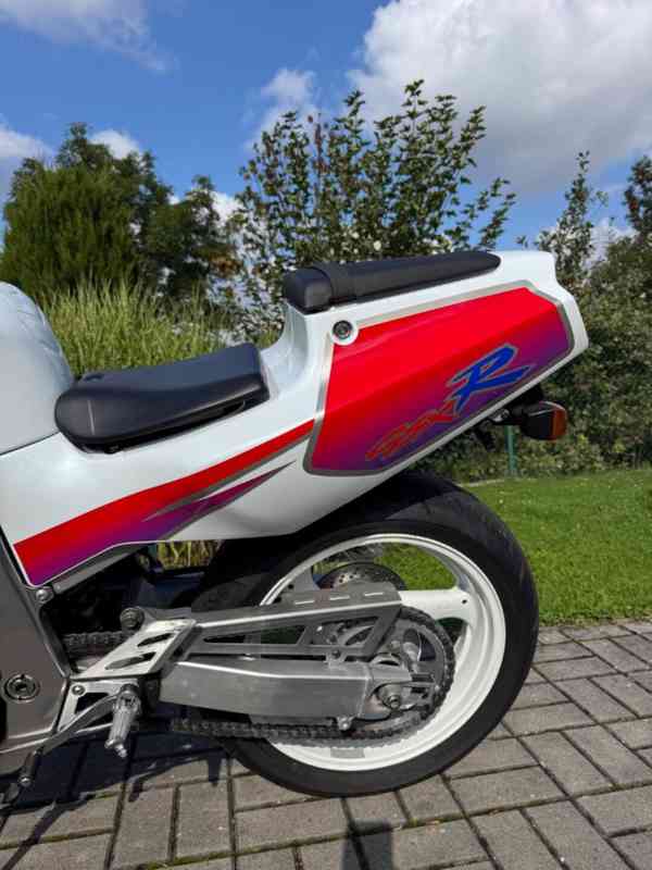 Suzuki GSX-R 400 - foto 9
