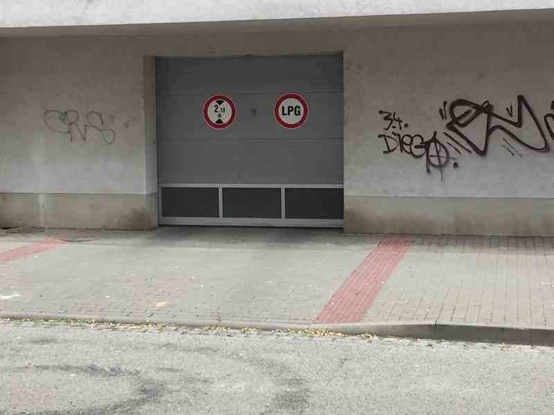 Pronájem garážového stání Brno Křídlovická - foto 3