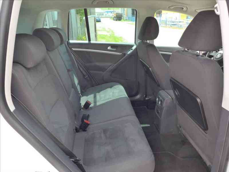 Volkswagen Tiguan 2,0 TDI DIGI AC, 1.MAJITEL - foto 9