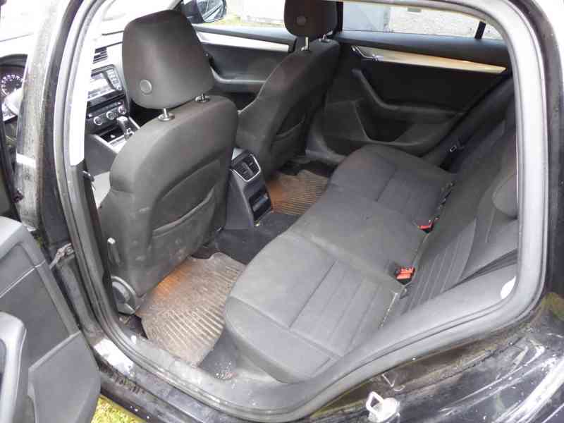 ŠKODA Octavia Combi Style 2,0 TDI 110 kW DSG - foto 10