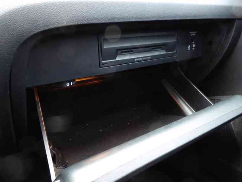 ŠKODA Octavia Combi Style 2,0 TDI 110 kW DSG - foto 25