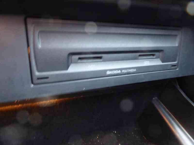 ŠKODA Octavia Combi Style 2,0 TDI 110 kW DSG - foto 26