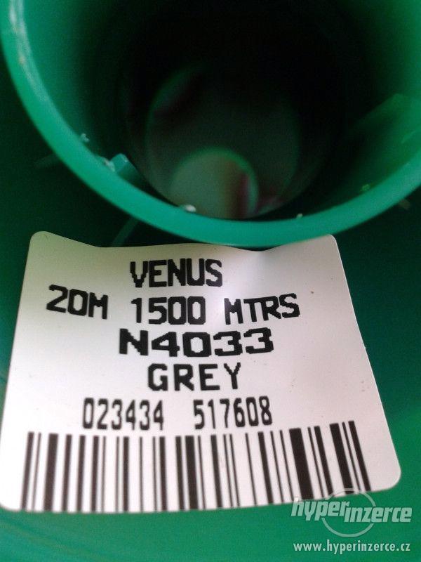 Prodám průmyslové šicí nitě VENUS - foto 1
