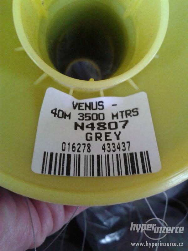 Prodám průmyslové šicí nitě VENUS - foto 3